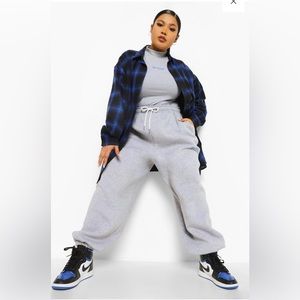 PLUS OFCL EMBROIDERED BODYSUIT &
JOGGER SET